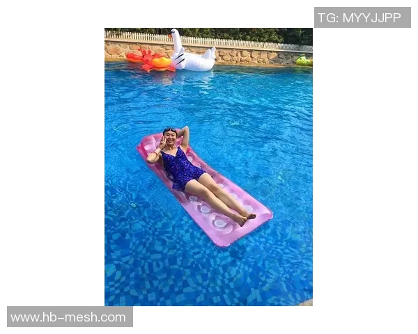 泳池派对狂欢夜:畅享夏日清凉,尽情释放激情与活力 泳池派对狂欢夜:畅享夏日清凉,尽情释放激情与活力